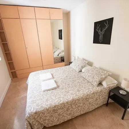 Espacios Blanco Plaza Mayor Apartment *