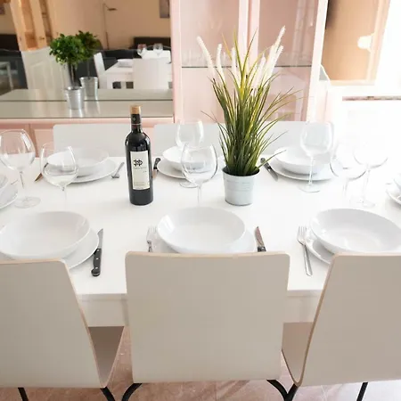 Espacios Blanco Plaza Mayor Apartment